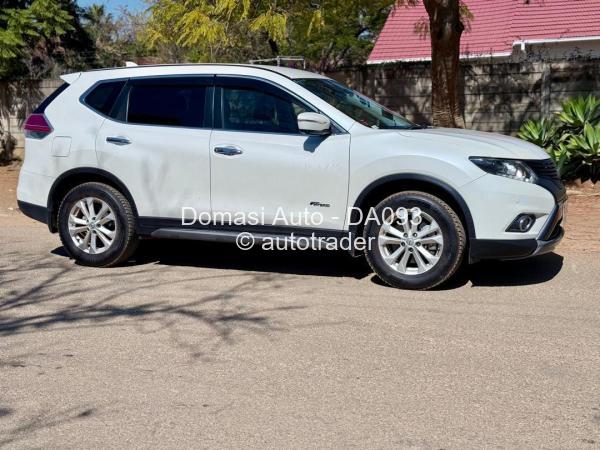 2017 - Nissan  X-Trail