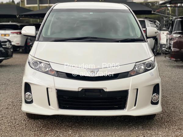 2016 - Toyota  Estima