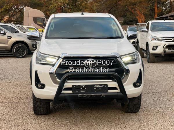2022 - Toyota  Hilux