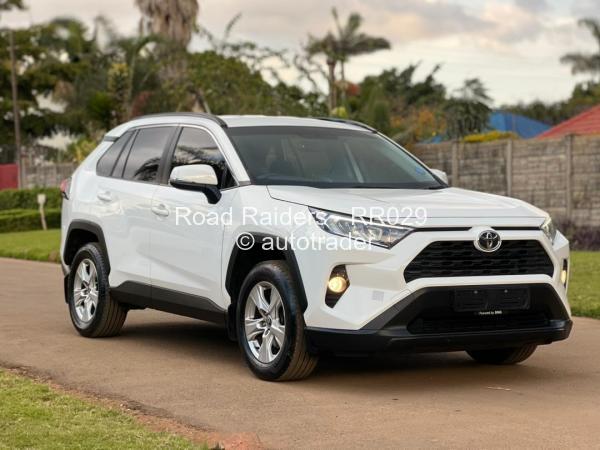 2021 - Toyota  RAV4