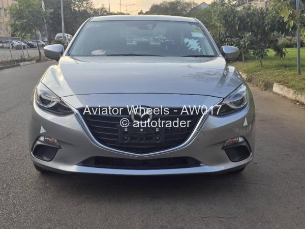2016 - Mazda  axela