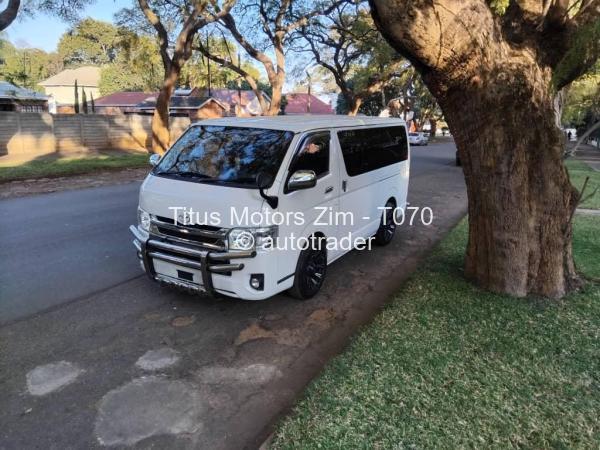 2015 - Toyota  Hiace
