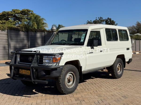 2011 - Toyota  Land Cruiser