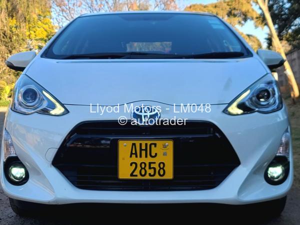 2015 - Toyota Aqua 2015 - Toyota Aqua