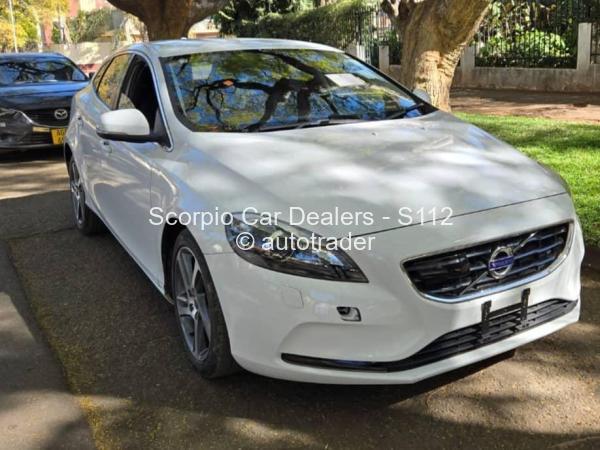 2016 - Volvo  V40