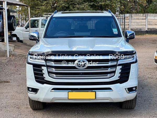 2023 - Toyota  Land Cruiser 300