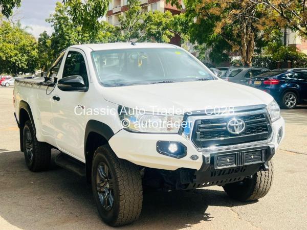 2019 - Toyota  Hilux
