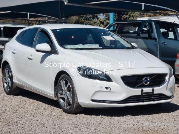 2016 - Volvo  V40