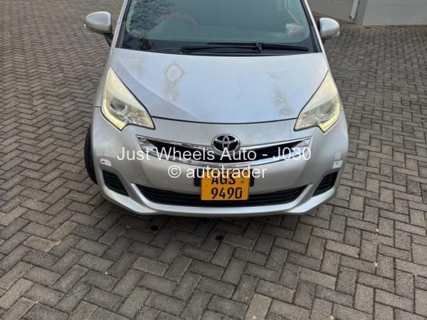 2015 - Toyota  Ractis