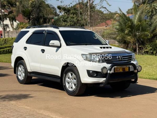 2014 - Toyota  Fortuner
