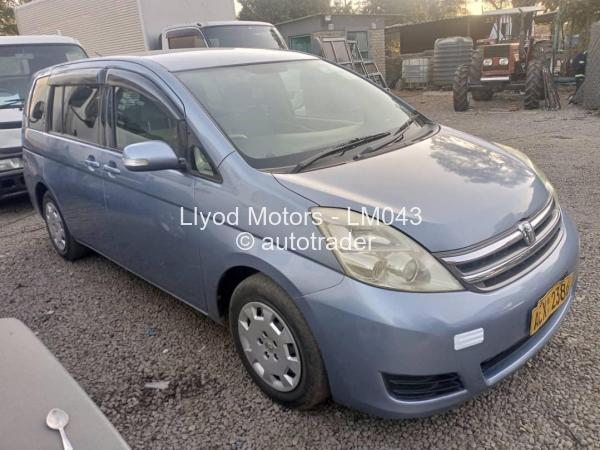2011 - Toyota  ISIS