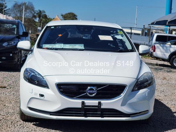 2016 - Volvo  V40