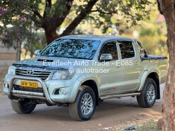 2013 - Toyota  Hilux