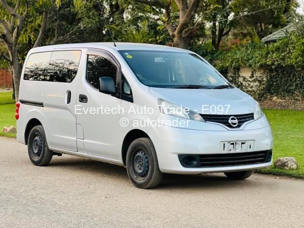 2017 - Nissan  NV200