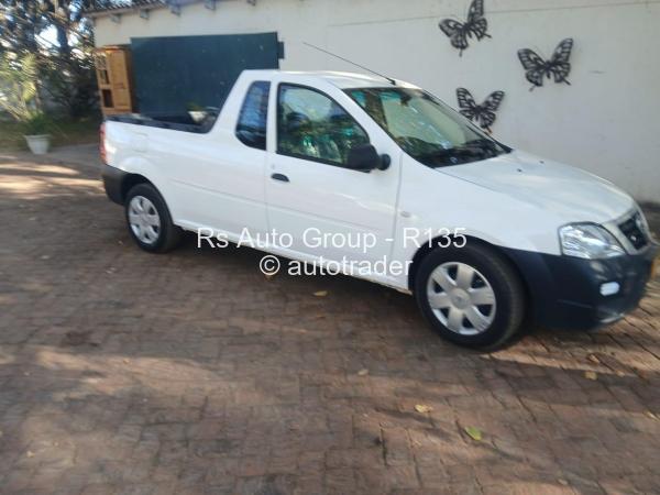 2023 - Nissan  NP200