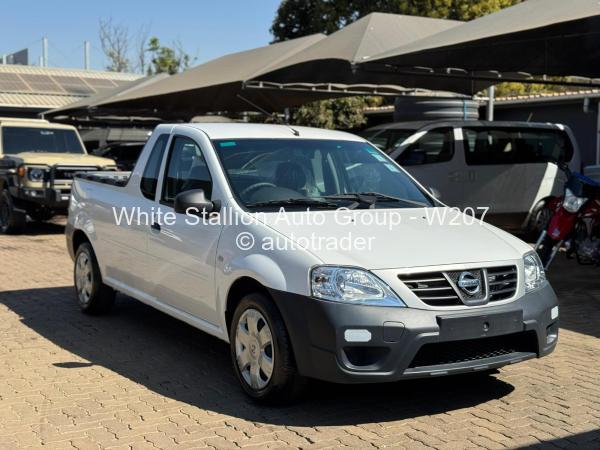 2024 - Nissan  NP200