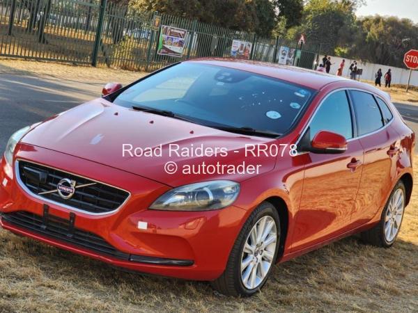 2015 - Volvo  V40