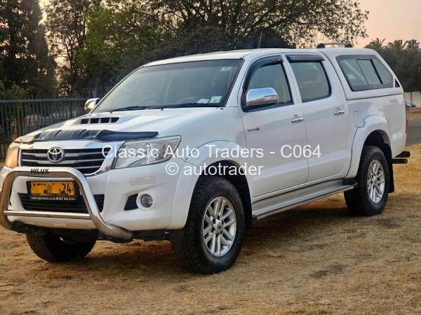 2015 - Toyota  Hilux