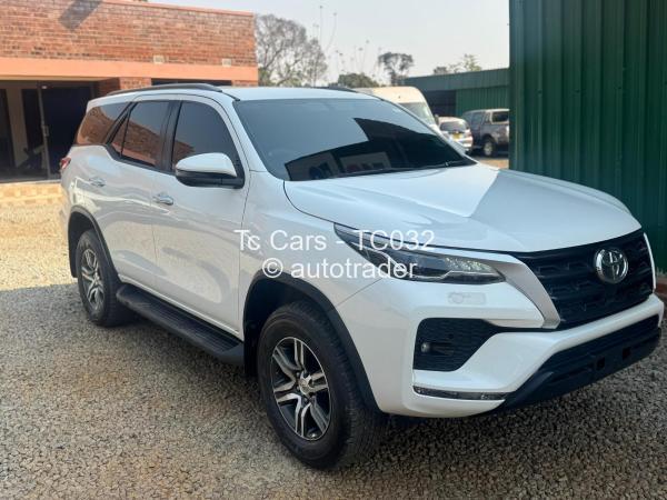 2021 - Toyota  Fortuner