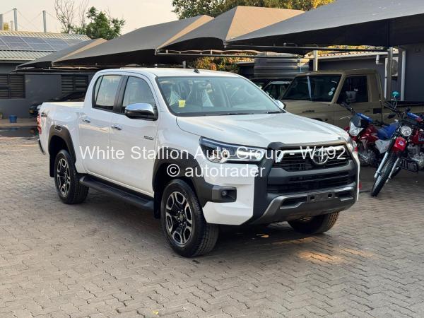 2025 - Toyota  Hilux
