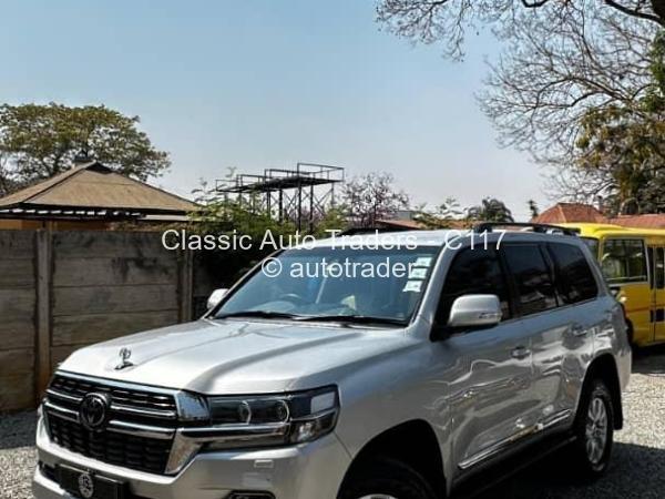 2020 - Toyota  Land Cruiser 200