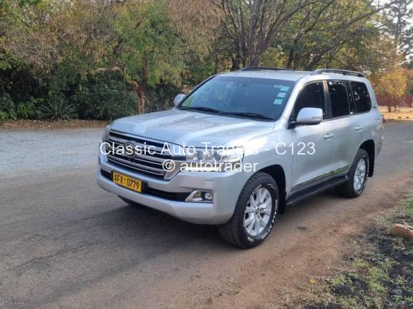 2017 - Toyota  Land Cruiser