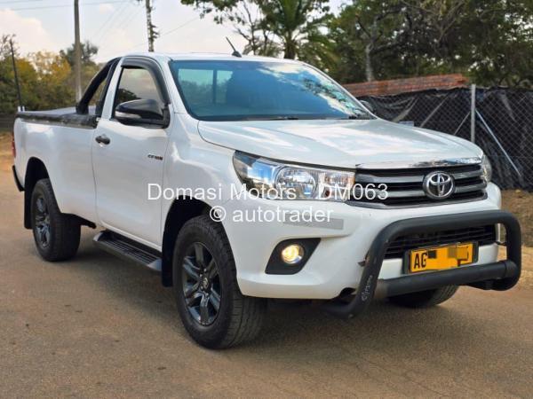 2017 - Toyota  Hilux