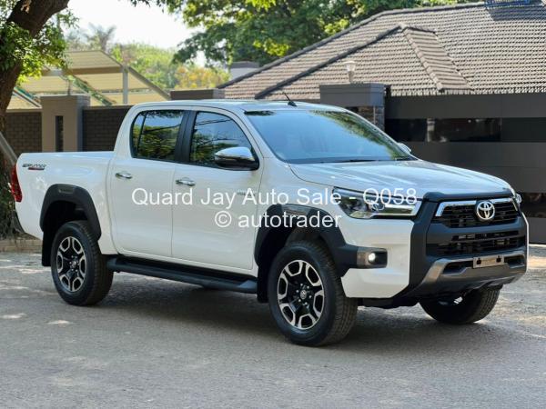 2025 - Toyota  Hilux