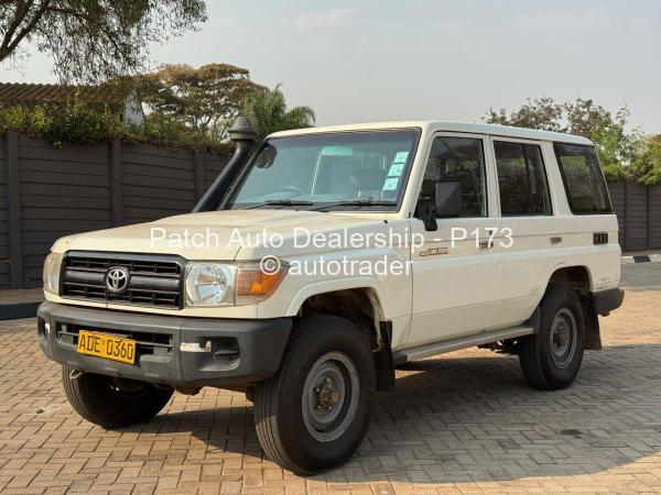 2013 - Toyota  Land Cruiser