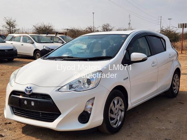 2015 - Toyota  Aqua 2015 - Toyota  Aqua