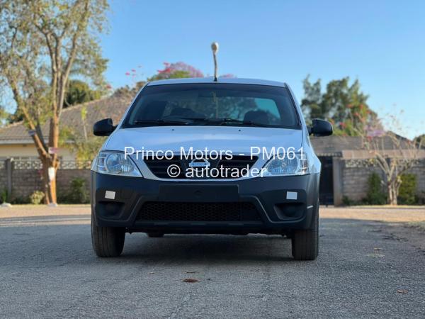 2018 - Nissan  NP200
