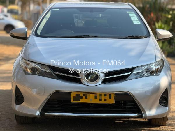 2014 - Toyota  Auris