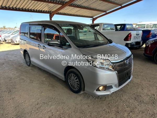 2016 - Toyota Noah 2016 - Toyota Noah