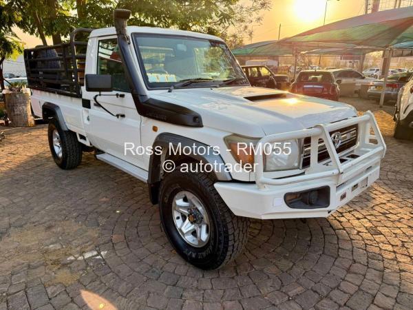 2012 - Toyota  Land Cruiser 79
