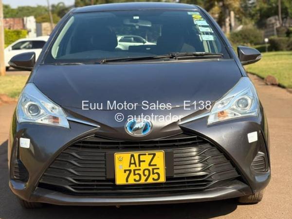 2017 - Toyota  Vitz