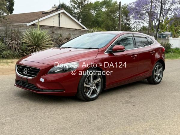 2017 - Volvo  V40