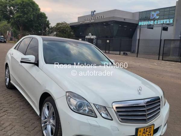 2011 - Mercedes Benz E300 2011 - Mercedes Benz E300