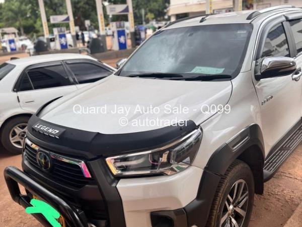 2019 - Toyota  Hilux