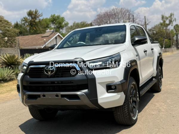 2025 - Toyota  Hilux
