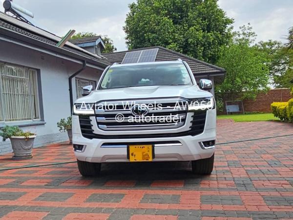 2024 - Toyota  Land Cruiser 300 2024 - Toyota  Land Cruiser 300
