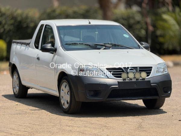 2018 - Nissan  NP200