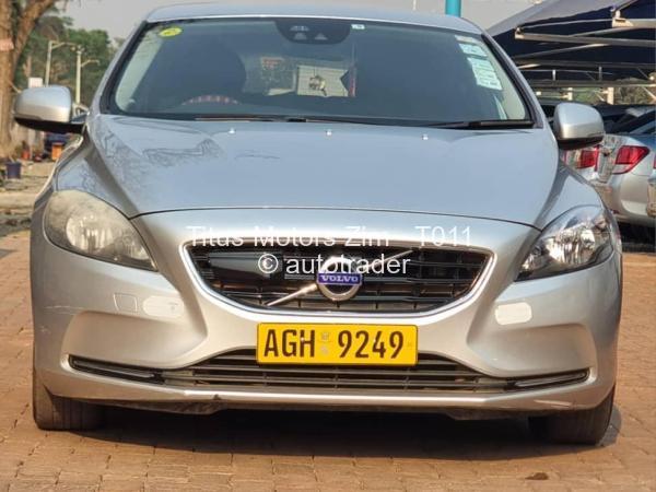 2016 - Volvo  V40
