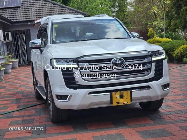 2024 - Toyota  Land Cruiser 300 2024 - Toyota  Land Cruiser 300
