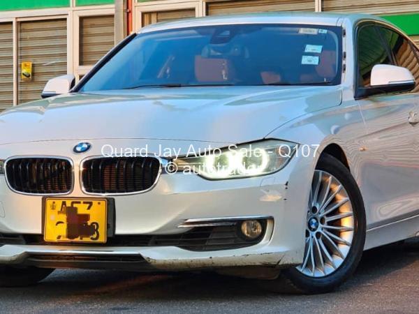 2013 - BMW 320i 2013 - BMW 320i