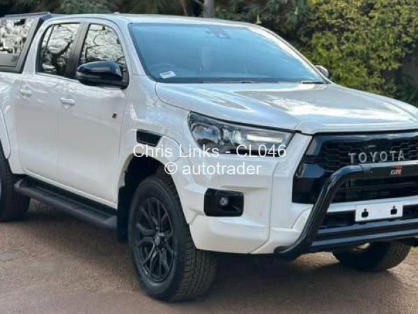 2023 - Toyota  Hilux