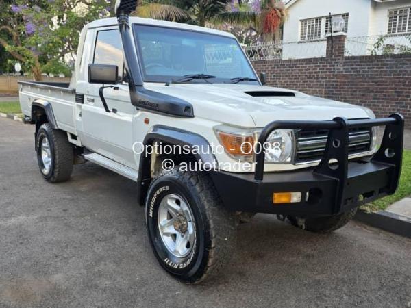 2016 - Toyota  Land Cruiser 79 2016 - Toyota  Land Cruiser 79