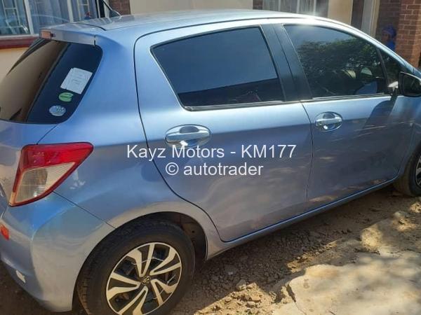 2012 - Toyota  Vitz