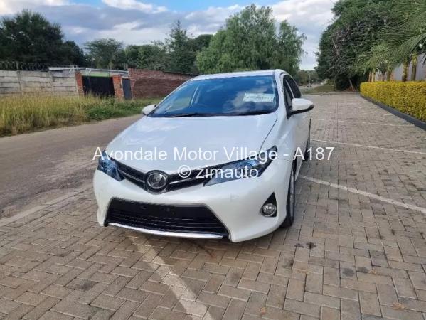 2013 - Toyota  Auris