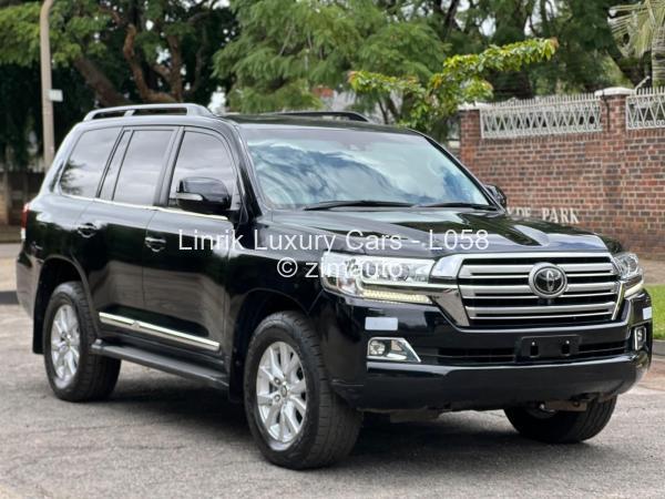 2019 Toyota  Landcruiser  200 VX-R