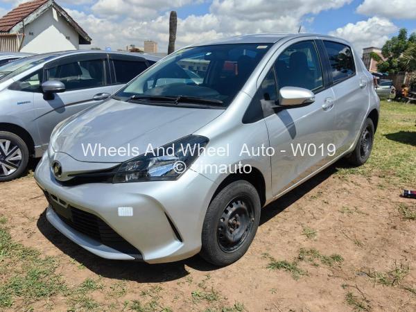2015 Toyota  Vitz